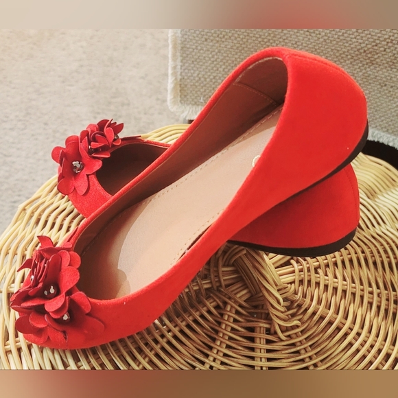 Red Floral Loafers - Picture 2 of 4